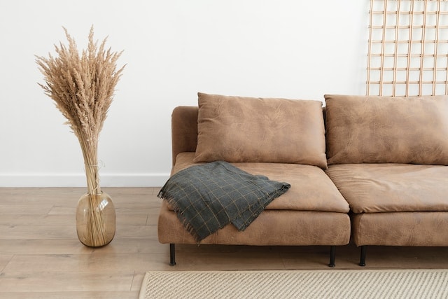 Quality or appearance – what to consider when choosing a sofa cover? Practical guide